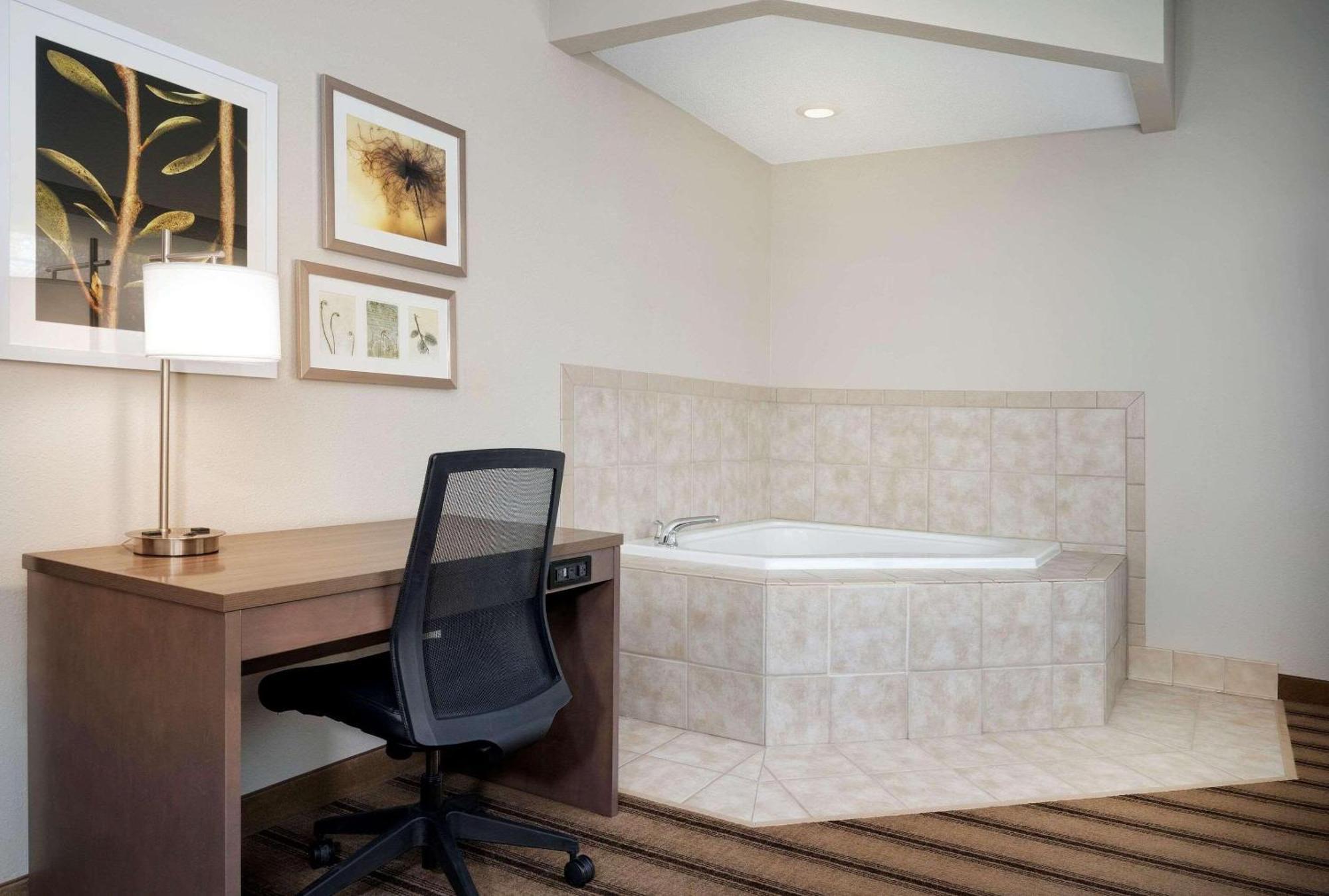 Country Inn & Suites By Radisson Albertville Near Outlet Mall Exteriör bild